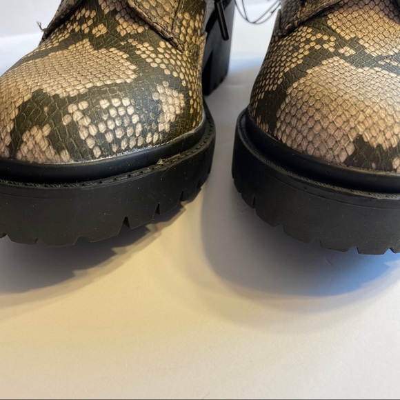 NWT Snakeskin Combat Boots Lace Zipper Chunky Heel - Picture 4 of 9